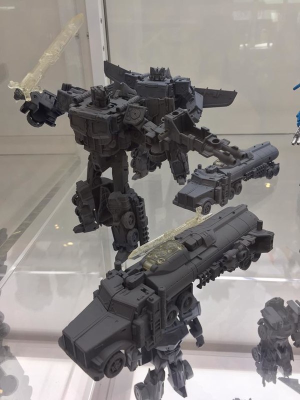 VOYAGER STARSCREAM COMBINER FEET   Photos From Prototype Display At HasCon 2017 Show Power Of The Primes Feature  (13 of 28)